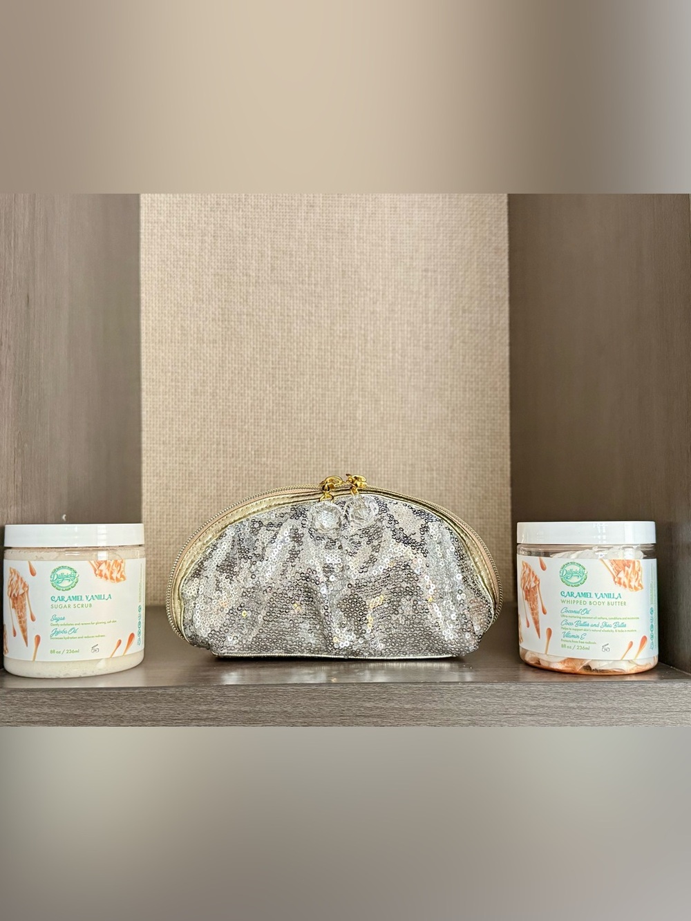Dillpicky Aminnah Caramel Vanilla Set w/Silver Gold Cosmetic Bag